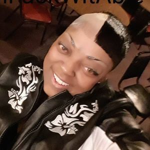 Meet your Posher, Dee